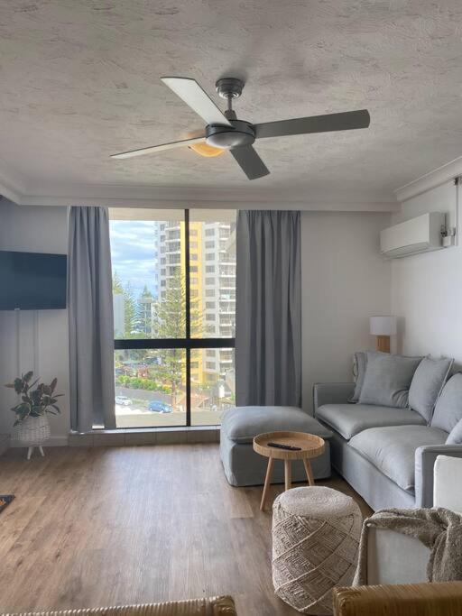 Апартаменты Fabulous Sea Views In The Heart Of Surfers Голд-Кост Экстерьер фото