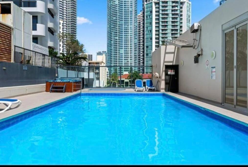 Апартаменты Fabulous Sea Views In The Heart Of Surfers Голд-Кост Экстерьер фото