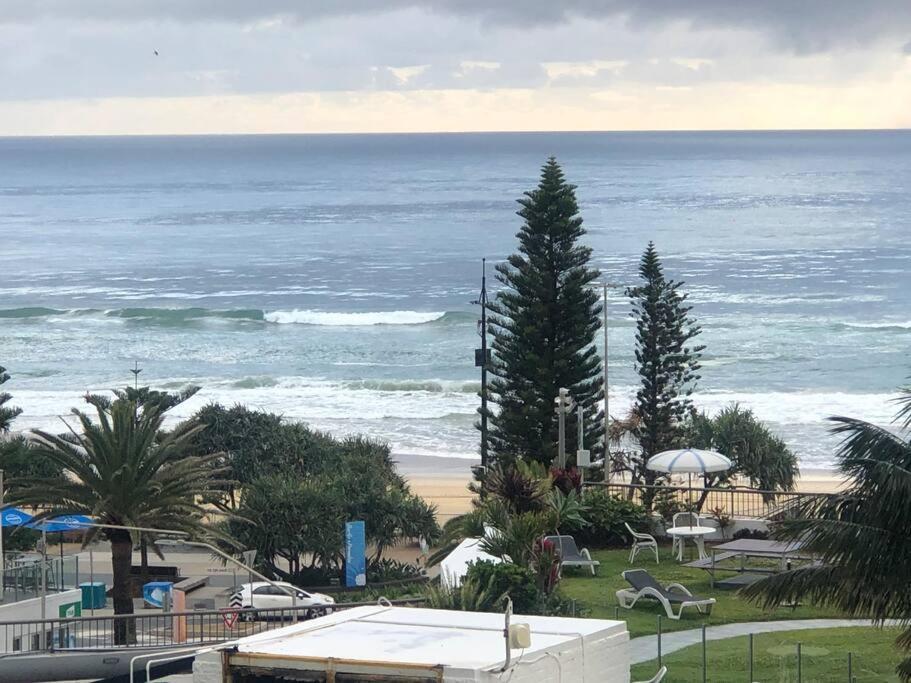 Апартаменты Fabulous Sea Views In The Heart Of Surfers Голд-Кост Экстерьер фото